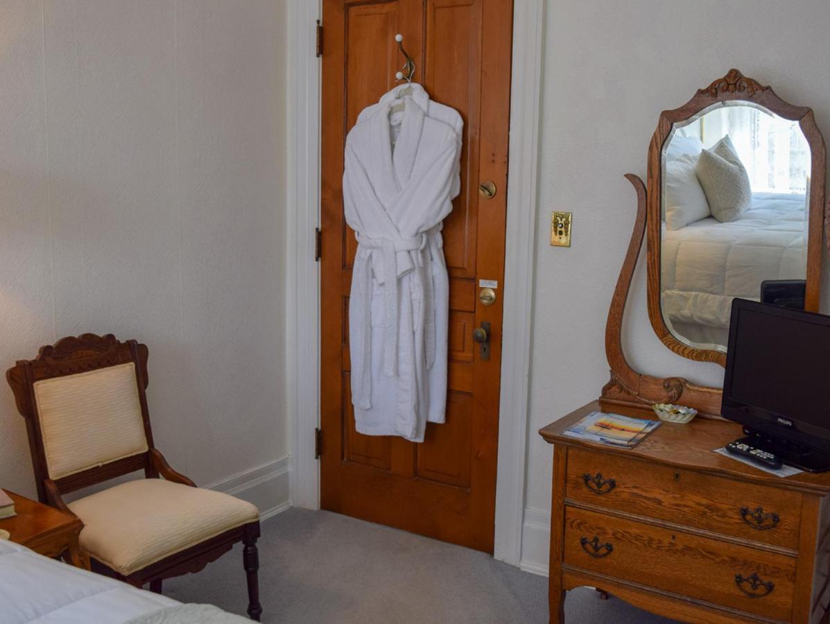 The Lamplighter Bed & Breakfast Of Лудингтън Екстериор снимка